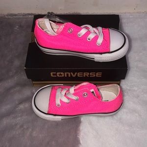 Converse little girl